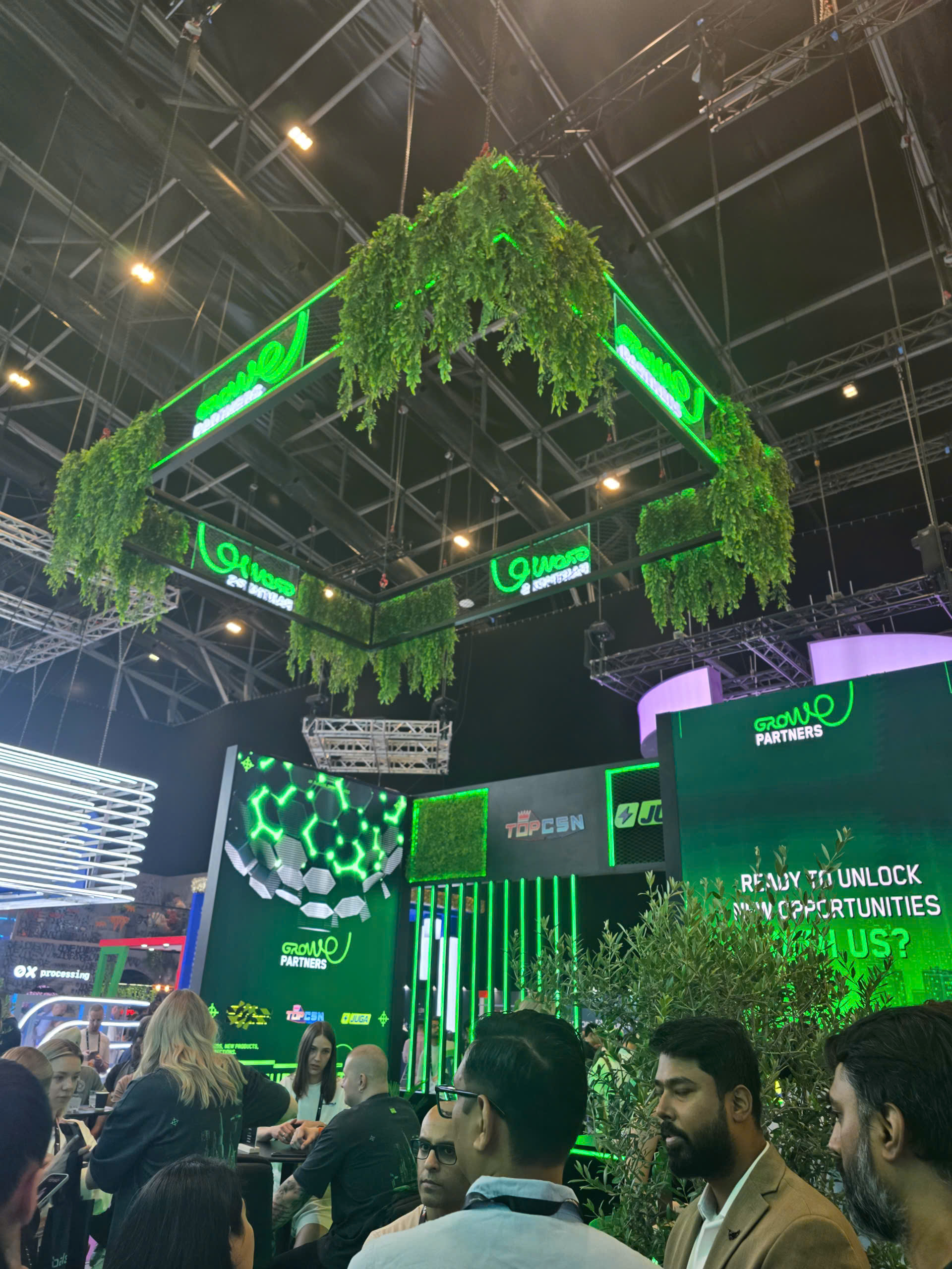 Tradeshow environment with neon lighting